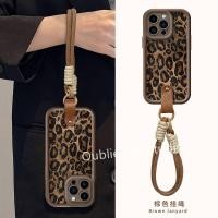 ราคา เคสโทรศัพท์ สำหรับ ไอโฟน iPhone 16 15 14 13 12 11 Plus Pro Max XS Max X XR เคส ปลอกดีไซน์ใหม่ Retro หนังเสือดาวผิวป้องกันเลนส์ซิลิโคนนุ่มพร้อมเชือกเส้นเล็ก Case 2024 (27462119837)
