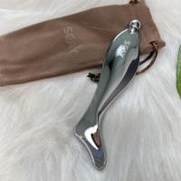 ราคา เครื่องมือเสริมความงามปลาโลมาน้อยคลาสสิกขูดเครื่องมือความงามปลาโลมาคลาสสิกขูดเครื่องมือที่มีประโยชน์โลหะผสมสังกะสีโลหะรูปนางเงือกนวดหน้ากระดานขูด 251118ใช่ (40226718442)