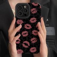 ราคา เหมาะสําหรับ iPhone 14ProMax 16 15 14 13 12 11 8 7 6 Plus XR XS X 12mini 13mini เคสโทรศัพท์ริมฝีปากสีแดง วัสดุหนังนุ่ม (41615170958)