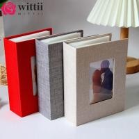 ราคา WITTII อัลบั้มสมุดภาพขนาดเล็ก ปกผ้าลินิน 4x6 รูปถ่ายอัลบั้มรูป มัลติฟังก์ชั่น 100 กระเป๋า DIY Writable Photo Storage เด็ก Growth (43576508023)