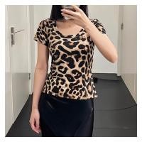 ราคา เสื้อยืดลายเสือดาว ปาดไหล่ แขนพอง หวานซ่อนเปรี้ยว (43356052231)
