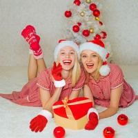 ราคา ถุงมือขนยาวสีแดงและขาวสำหรับเทศกาลคริสต์มาส (52700458670)