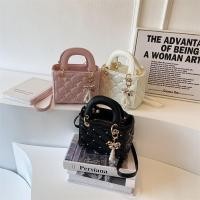 ราคา ตาข่ายเย็บปักถักร้อยสายมุกกระเป๋าถังมือถือกระเป๋าสะพายข้างไหล่เดียว (26832858668)