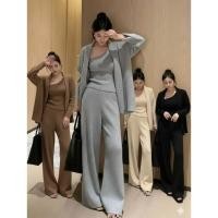 ราคา Set 3 ชิ้น ผ้าไหมพรมตัวเสื้อด้านในเป็นเสื้อเฉียงไหล่ เสื้อ คลุมปกกล้วย กางเกงขายาวทรงตรงเอวใส่ยางยืด (42824386766)