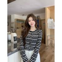 ราคา เสื้อไหมพรมลายขวางขาวดำ แขนยาวทรงครอป (55301150365)