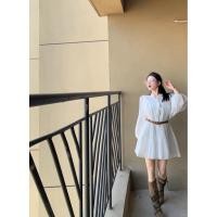 ราคา เดรสสั้นสีขาวแขนยาว ทรงปล่อยๆ แต่งฉลุต่อด้วยผ้าลูกไม้ (52751412534)