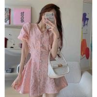 ราคา เดรสผ้าแจ็คการ์ดลายดอก 3D ปุ่มมุกดีเทลหรู ใส่แล้วดูฟรุ้งฟริ้งแต่มีระดับ (44700228275)