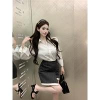 ราคา Set 2 ชิ้น เสื้อเชิ้ตปกด้านในแต่งด้วยลูกไม้ กางเกงกระโปรงป้าย ผ้าลายริ้วแต่งขอบ (51201409838)