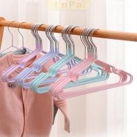 ราคา ไม้แขวนเสื้อ หุ้มยางกันลื่น แพค 10ชิ้น ส่งแบบสุ่มสี ไม่กินเนื้อที่ ไม้แขวนเสื้อสแตนเลส หุ้มยางกันลื่น ไม่หัก coat hanger (29888761973)