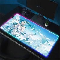 ราคา Hatsune Miku RGB Pc Gamer คีย์บอร์ดแผ่นรองเม้าส์ Backlight Mousepad LED เรืองแสงแผ่นรองเม้าส์ยางคอมพิวเตอร์สําหรับเล่นเกม Mausepad (43167588673)