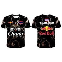 ราคา เสื้อยืดกราฟิกช้างเบียร์และกระทิงแดง ออกแบบตามธงชาติไทย มีเอฟเฟคพิมพ์สามมิติ สำหรับสไตล์สตรีทแวร์และคนที่ชื่นชอบวัฒนธรรมไทย (49301279913)