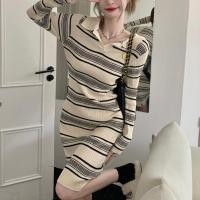 ราคา สีดําสีขาวสีคมชัดลายชุดผู้หญิงฤดูใบไม้ร่วงฤดูหนาวถักกระโปรงยาว (44900387460)