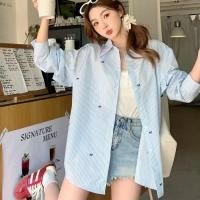 ราคา เสื้อแฟชั่นผู้หญิง เสื้อแขนยาว เสื้อเชิ้ตลายทางแขนยาวผู้หญิง พิมพ์ลายโบว์น่ารักๆ ทรงหลวม มีไซส์ S 2XL แถบสีฟ้า F062 (46301099047)