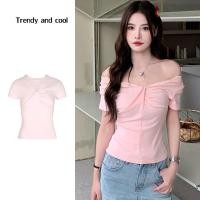 ราคา พร้อมส่งจากกทม เซ็กซี่ สีชมพู เสื้อยืดแขนสั้นไหล่เดียวผู้หญิง สีทึบ ผอมเพรียว แฟชั่นเกาหลีย้อนยุค หลากสี (27653307997)