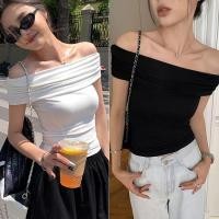 ราคา พร้อมส่งจากกทม Sexy เสื้อยืดแขนสั้นไหล่เดียวผู้หญิง เสื้อครอป เสื้อปาดไหล่ แฟชั่นเกาหลีย้อนยุค ทรงเข้ารูป สีขาว สีดำ (24330735300)