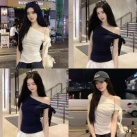 ราคา Miqi เสื้อยืด สีพื้น ปาดไหล่ สายข้าง แขนสั้น ผ้าไหมพรม เสื้อครอป สไตล์เกาหลี แฟชั่น น่ารัก Y9835 (27039578305)