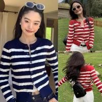 ราคา Miqi เสื้อคาร์ดิแกนไหมพรม คอกลม ลายทางสีแดงน้ำเงิน เสื้อแฟชั่น สไตล์เกาหลี ใส่ทุกวัน ใส่สบาย พร้อมจัดส่ง (51052704564)