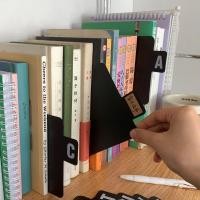 ราคา ป้ายชั้นวางหนังสือ กระดานการจําแนกร้านหนังสือ การ์ดดัชนีห้องสมุด กระดานป้ายหนังสือ 26 ตัวอักษร ปากกามาร์กเกอร์หนังสือ หน้า สีดํา (41311669723)