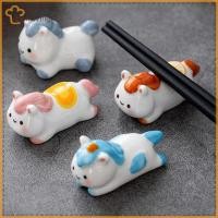 ราคา บ้านน่ารักเซรามิคม้าตะเกียบ Rest Rack ผู้ถือช้อนส้อมมีด Stand Flatware Organizer ม้าปีเครื่องประดับตกแต่งตาราง TH (42124053717)