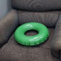 ราคา ideecraft เบาะลมรองนั่งเพื่อสุขภาพ ทรงโดนัท Donut air ring เหนียวทนทาน สีเขียว (134358318)