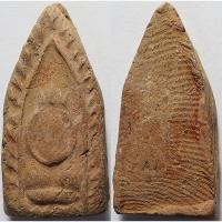 ราคา 1069 4 พระพุทธ พิมพ์ซุ้มขีด หรือ พระอม หลวงพ่อหอม วัดบางเตยกลาง จังหวัดปทุมธานี ปี 2484 เนื้อดินเผา หลังลายนิ้วมือ (26035773619)