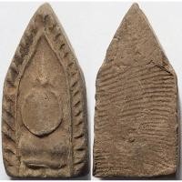 ราคา 1073 6 พระพุทธ พิมพ์ซุ้มขีด หรือ พระอม หลวงพ่อหอม วัดบางเตยกลาง จังหวัดปทุมธานีปี 2484 เนื้อดินเผา หลังลายนิ้วมือ (28635730624)