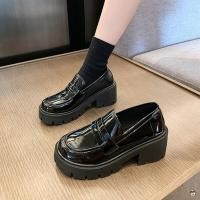 ราคา รองเท้าโลฟเฟอร์พื้นหนาสีดำสำหรับใส่ลำลอง เหมาะสำหรับสตรี (41772853956)