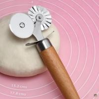 ราคา เครื่องตัดม้วนล้อคู่ที่มีด้ามไม้เครื่องมือเบเกอรี่สําหรับคุกกี้แป้งพาสต้าตัดเครื่องครัว (51602699324)