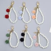 ราคา แฟชั่นเลียนแบบลูกปัดมุกดอกไม้พวงกุญแจสีทึบเรซิ่น ดอกกุหลาบ พวงกุญแจสําหรับผู้หญิงสาวกระเป๋าถือกุญแจรถจี้เครื่องประดับของขวัญ (24332795657)