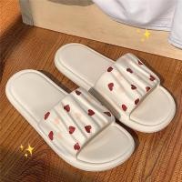 ราคา ฉี่เตียว ฤดูร้อนสไตล์ใหม่นักเรียนใช้ในบ้านรองเท้าแตะในห้องน้ําแบบใหม่เวอร์ชั่นเกาหลี อิน สไตล์หวานรักรองเท้าแตะรองเท้าแตะผู้ห (26930465637)