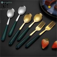 ราคา ช้อนส้อมสแตนเลสสไตล์ตะวันตกสำหรับใช้บนโต๊ะอาหาร ช้อนขนม ส้อมผลไม้ ช้อนด้ามเหล็กหนา สีเขียวเข้ม เครื่องครัว TH (58152472356)