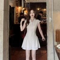 ราคา ชุดเดรสคอปกโปโลแขนกุดพอดีตัวสำหรับฤดูร้อน มาพร้อมกระดุมแถวเดียวและดีไซน์อ่อนโยนสีเรียบๆ ดูหวาน (40267852869)