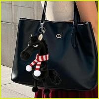 ราคา กระเป๋า Charm 2026 ปีม้ากระเป๋า Charm Horse พวงกุญแจกระเป๋าเป้สะพายหลังจี้สําหรับผู้ชายผู้หญิงหนุ่มๆสาวๆ decfeyeth (46004197954)