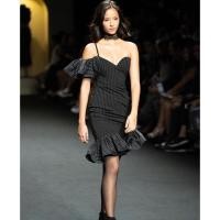ราคา เดรสดำลายทางระบายเฉียงไหล่ (41075829341)
