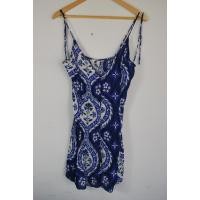 ราคา มินิเดรส H M มือ 2 สายเดี่ยว ลายดอกสีฟ้า ขาว คอวีกระดุมผ่าหน้า Size S อก30นิ้ว เอว28นิ้ว ปลายกระโปรงกว้าง26นิ้วยาว30นิ้ว (55204134111)