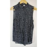 ราคา เสื้อแขนกุด H M มือ 2 สีกรม คอปก ลายจุดสีขาว อก 36 นิ้ว ยาว 23 นิ้ว (49402647222)