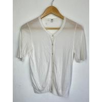 ราคา เสื้อสีขาว ผ่าหน้า Uniqlo มือ 2 size M ผ้าบาง อก 32 36 นิ้ว ยาว 23 นิ้ว (25944464856)