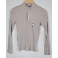 ราคา เสื้อแขนยาว Uniqlo มือ 1 สีเทา คอเต่า Size M ป้ายห้อย อก 32 36 นิ้ว ยาว 22 นิ้ว (43354527906)