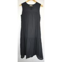 ราคา เดรสแขนกุด Uniqlo มือ 2 สีดำ คอวี Size M มีกระเป๋าข้าง อก 38 40 นิ้ว เอว 44 นิ้ว สะโพก 48 นิ้ว ยาว 45 นิ้ว (56157279924)