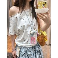 ราคา เสื้อยืดแขนสั้นไหล่เฉียง ลายเส้นเรียบ สไตล์หวานๆ สำหรับฤดูร้อน (56057171485)