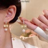 ราคา Colorfield ต่างหูไข่มุกหรูหราน้ำหนักเบาสำหรับผู้หญิง ประดับเพชรแวววาวแวววาว ทรงโบว์ตาแมว COD (26293709678)