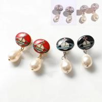 ราคา ต่างหูรุ่น Loelia Drop Earrings จากแบรนด์ Vivienne Westwood (56256606153)