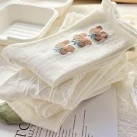 ราคา ถุงเท้าลายลูกไม้สีขาวและเขียวสำหรับผู้หญิง สไตล์นักเรียนญี่ปุ่น สวมใส่สบายในฤดูใบไม้ร่วงและฤดูหนาว (47206057788)