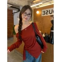 ราคา เนคไทด์แบบไม่สมดุลสำหรับผู้หญิง และเสื้อเชิ๊ตแขนยาวสีแดง (55205834406)