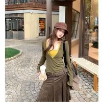 ราคา เสื้อยืดแขนยาวคอวีสำหรับผู้หญิง ลายทูโทนสีเขียวและเงิน (51102856397)