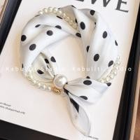 ราคา ผ้าพันคอไหมผู้หญิง ออกแบบใหม่สีดำสีขาวยางจุด คล้องคอได้ง่ายด้วยหัวเข็มขัดแม่เหล็ก สำหรับสวมใส่ในสไตล์ทันสมัย (43827997584)