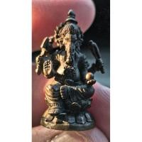 ราคา พระพิฆเนศวัดแขกสีลมขนาดห้อยคอ ปีลึกยุคเก่าปี 2500 ขนาด 3 cm ขนาดสามารถห้อยคอหรือบูชาหน้ารถคุ้มภัยให้พรสวยคมๆ ของเก่าแท้ๆ (41678756755)