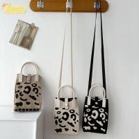 ราคา กระเป๋าถือถักสีดำและสีขาว พร้อมสายข้อมือ พื้นที่เก็บของเยอะ เหมาะสำหรับผู้หญิง (47306695798)