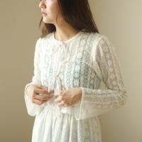 ราคา Pimrose top เสื้อผูกโบว์ผ้าลูกไม้ แขนยาว สีขาว สีดำ ลายทาง morely (24221049235)