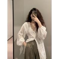 ราคา ข้อเสนอพิเศษ เสื้อเชิ้ต F X สไตล์ฝรั่งเศส เสื้อเชิ้ตสีขาวสำหรับผู้หญิงที่มีความรู้สึกดีไซน์ เสื้อคลุมบางป้องกันแสงแดดฤดูร้อน เสื้อแขนยาว ขนาดกลาง (25742806051)